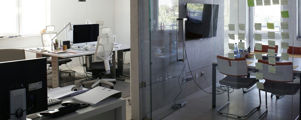1000x600-emtpy office